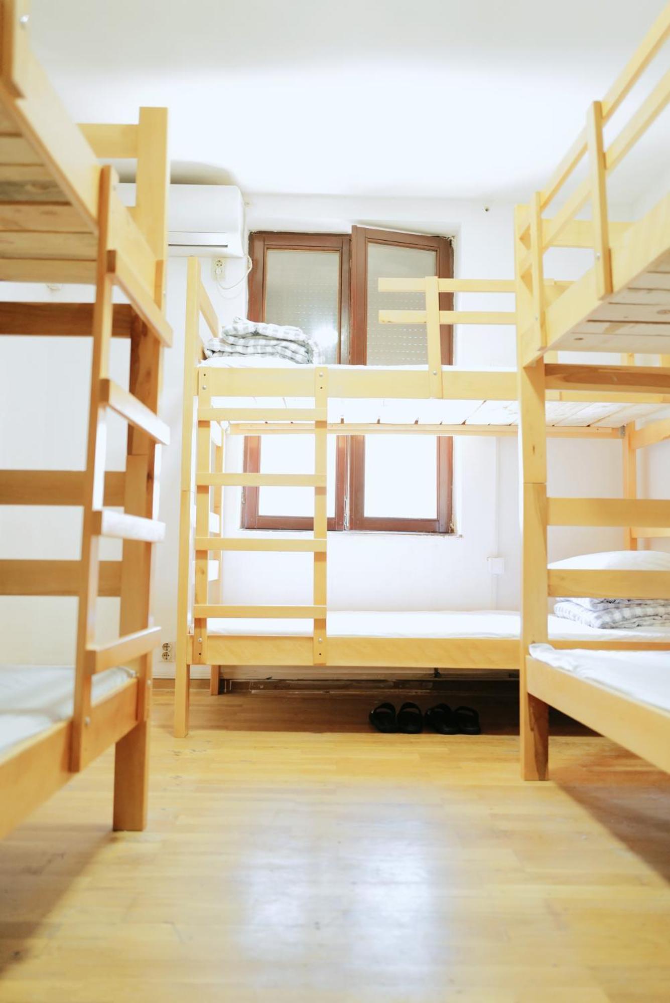 Happy Cat Old Town Hostel เบลเกรด ภายนอก รูปภาพ